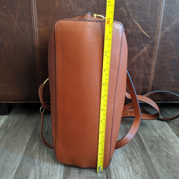 👜SOLD👜Vince Camuto 'Regan' leather crossbody - Picture 5 of 9